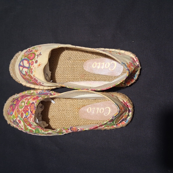 Cotton On Cream Espadrilles with Vintage Charm - Picture 5 of 6